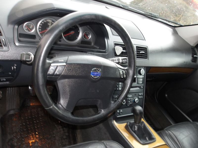 Volvo XC90 2,4D 2xPNEU ! - fotka 17 z 35