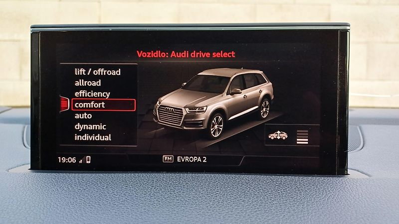 Audi SQ7 S-LINE 4.0 TDI 320kW 7míst. - fotka 37 z 50
