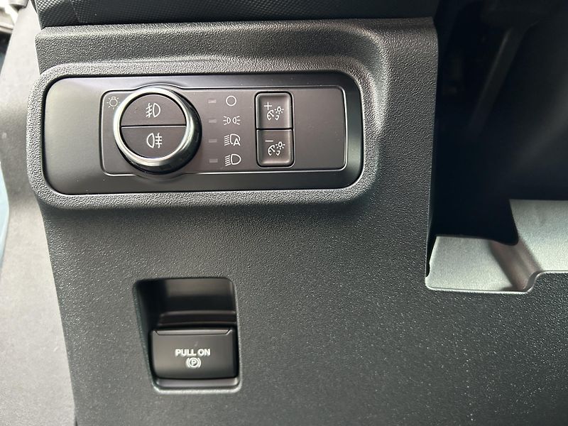 Ford Bronco 2.7 EcoBoost 246kW OUTER BANKS - fotka 18 z 36
