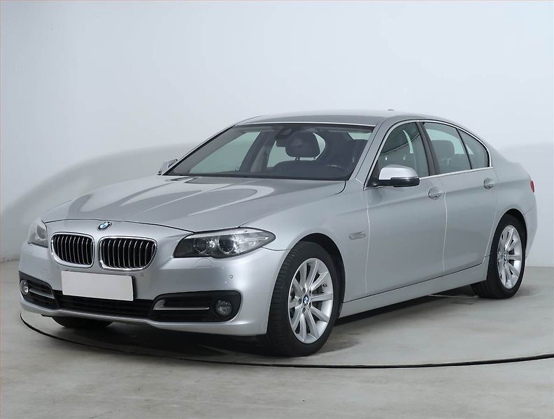 BMW Řada 5 (2014) 528i, Automat, Serv.kniha - fotka 2 z 22