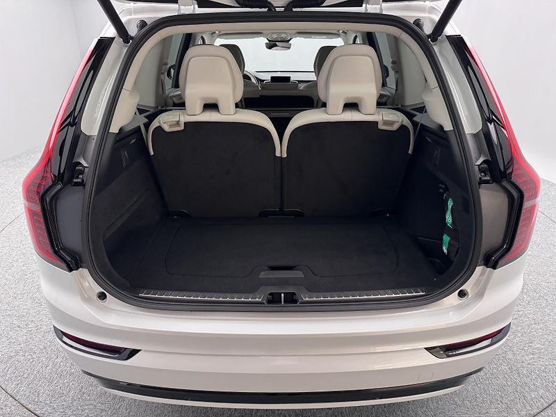 Volvo XC90 (2026) B5 AWD AUT DARK PLUS 7míst - fotka 19 z 26
