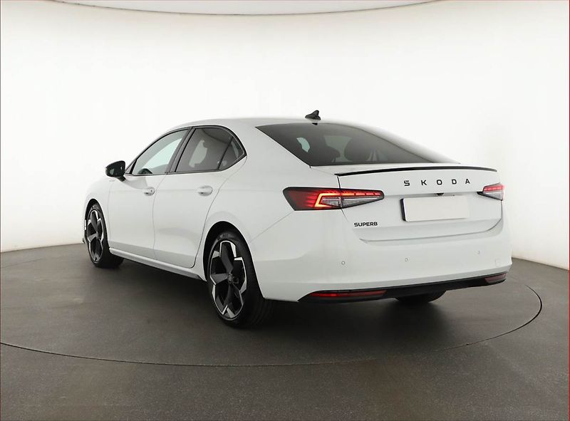 Škoda Superb (2025) 2.0 TDI, SPORTLINE, KAMERA - fotka 4 z 20