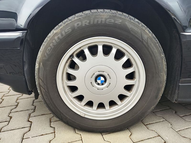 BMW Řada 7 728i/142kW E38 AT - fotka 25 z 25