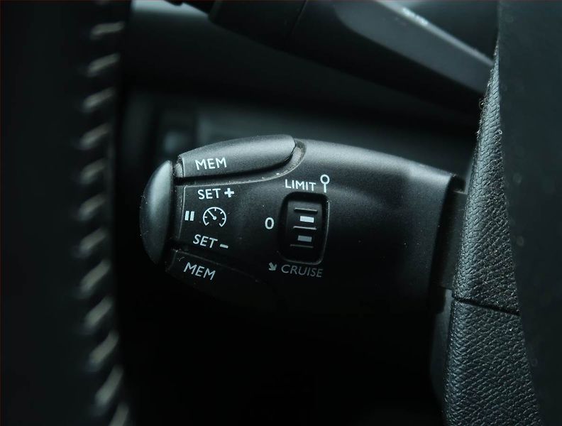 Peugeot 308 (2019) 1.2 PureTech, Serv.kniha, Navi - fotka 17 z 21