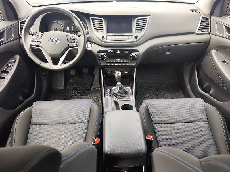 Hyundai Tucson 2.0 CRDI/100kW Style 4x4 - fotka 15 z 36