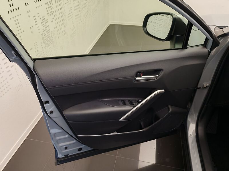 Toyota Corolla Cross 2,0 Hybrid Executive - fotka 22 z 45