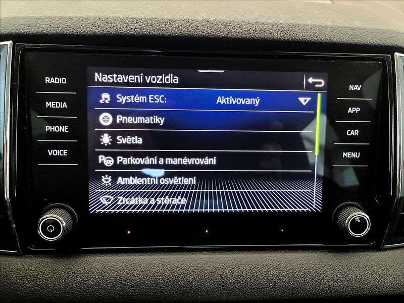 Škoda Karoq 1,5 TSI,DSG,navi,110kw - fotka 30 z 49
