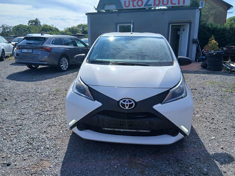 Toyota Aygo 1.0, 51 kW, klima - fotka 5 z 38