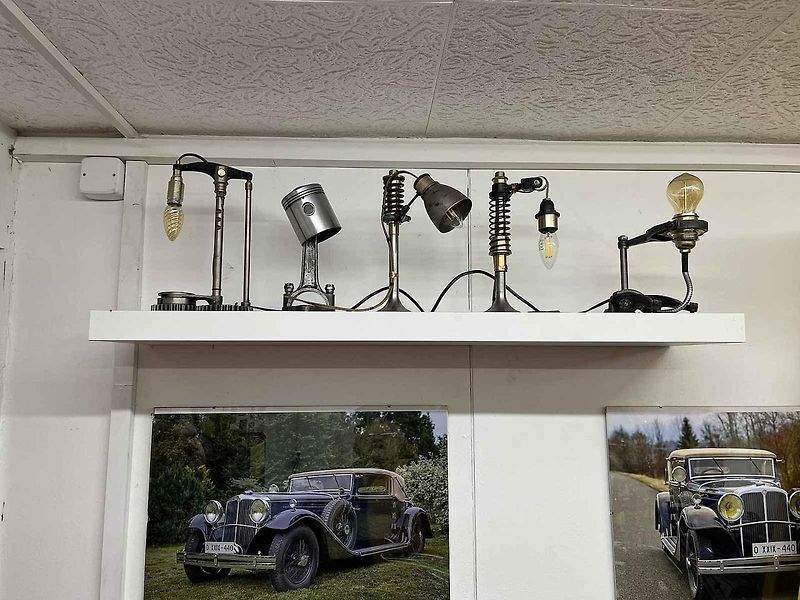 Dalibor Lupík vyrábí originální lampy z motorových dílů vozidel 20. a 30. let.