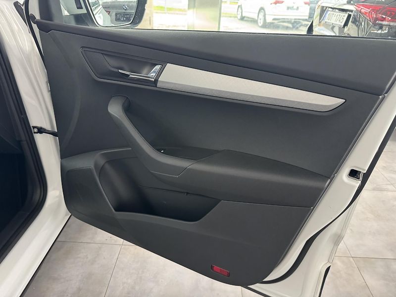 Škoda Karoq (2024) 2,0TDi DSG 4x4 LED TAŽNÉ NAVI - fotka 25 z 37