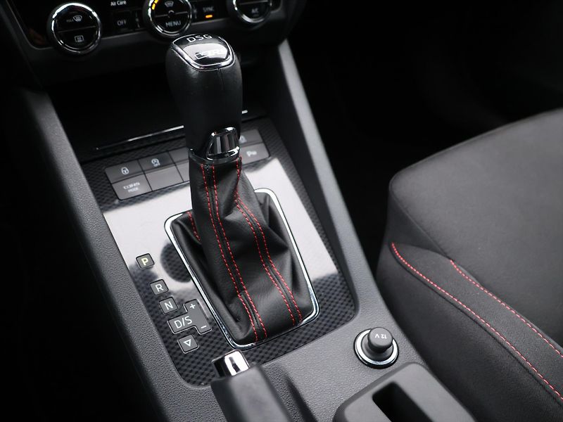 Škoda Octavia 2,0 TDI 135kW RS DSG 1.Maj. - fotka 24 z 34