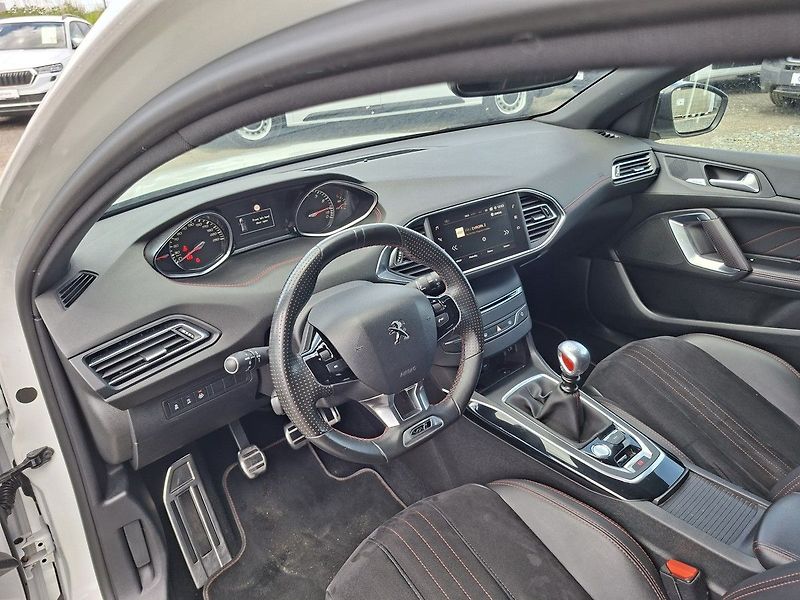 Peugeot 308 SW GT 1,6 THP 205k M6 - fotka 13 z 29