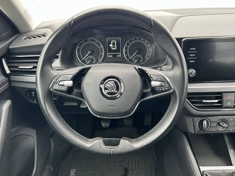 Škoda Scala Ambition 6MP 1,0TSI - fotka 11 z 23