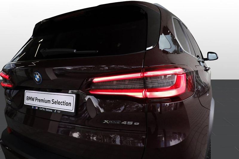BMW X5 xDrive 45e - fotka 23 z 35