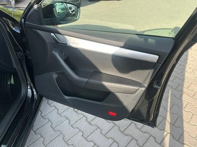 Škoda Octavia (2013) 1,4TSi elegance combi 103kW   - fotka 29 z 43