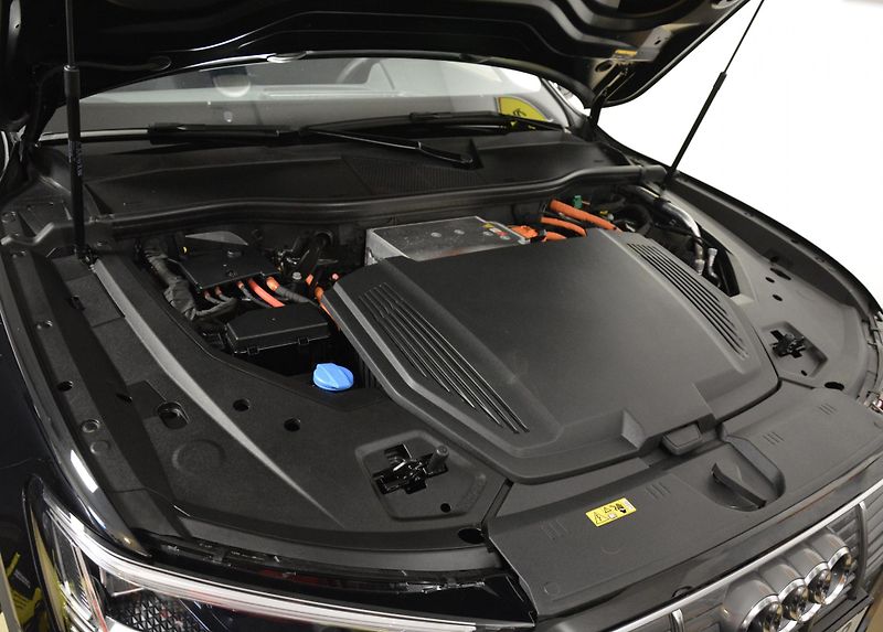 Audi e-tron (2022) 50 QUATTRO BUSSINES 1 Majitel - fotka 37 z 53