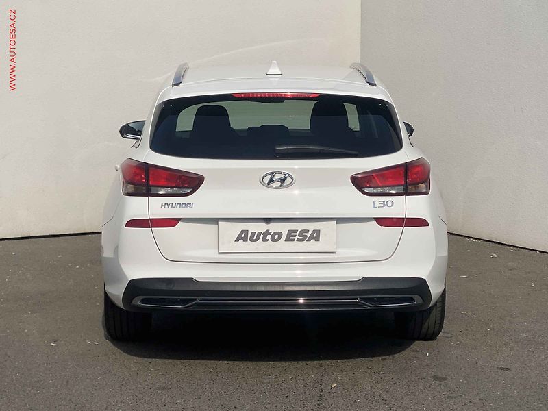 Hyundai i30 (2023) 1.5 T-GDi, 1.maj,ČR, Smart - fotka 5 z 18