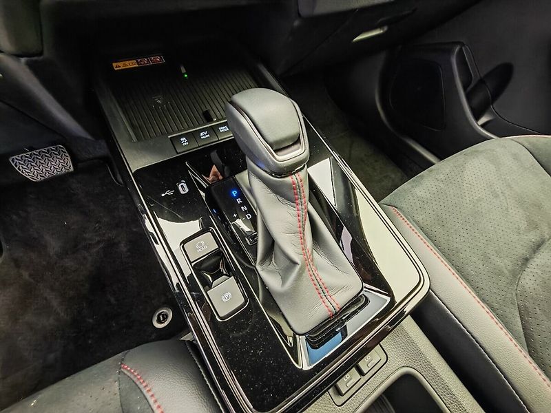 Toyota Corolla Cross 2.0 Hybrid ( 178 k ) 4x4 GR SP - fotka 38 z 42