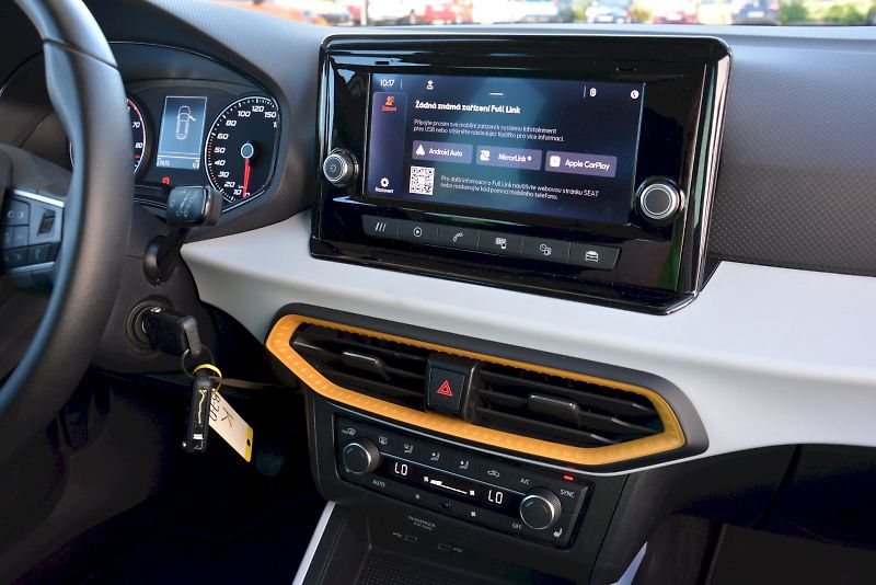 Seat Arona (2023) 1.0 TSI 70 kW Style - fotka 19 z 23