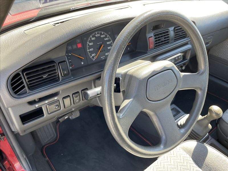 Mazda 626 2,0 D 44KW TOP ORIG. STAV - fotka 15 z 36