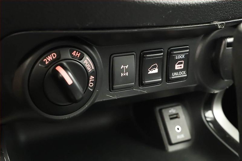 Nissan Navara (2019) 2.3 dCi, Navigace, Xenony - fotka 14 z 27