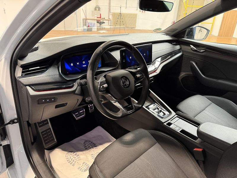Škoda Octavia 2.0 TDI 85kW DSG Sportline Com - fotka 5 z 14