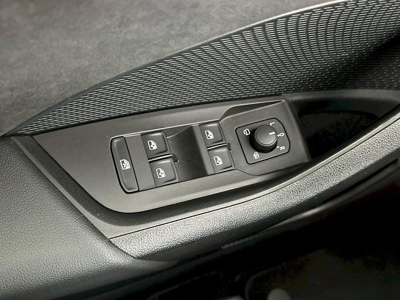 Škoda Octavia (2023) Combi 2.0TSI 180kW RS - fotka 28 z 34
