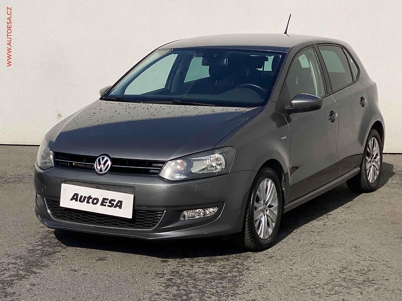 Volkswagen Polo (2013) 1.2 TSi, Life, výhřev sed - fotka 3 z 17