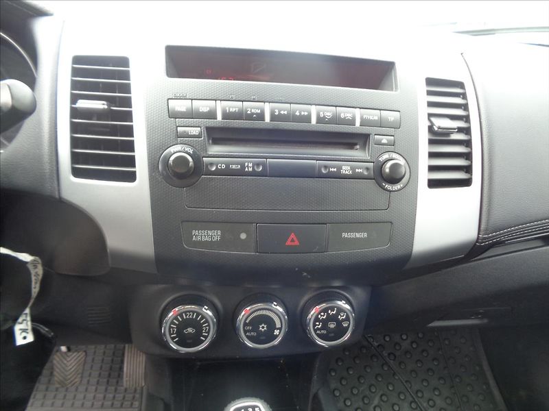 Mitsubishi Outlander 2,2 - fotka 9 z 14