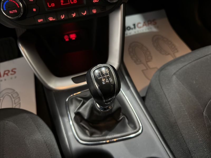 Kia Ceed 1,6   GDI KAMERA VÝHŘEV 61TKM - fotka 15 z 31