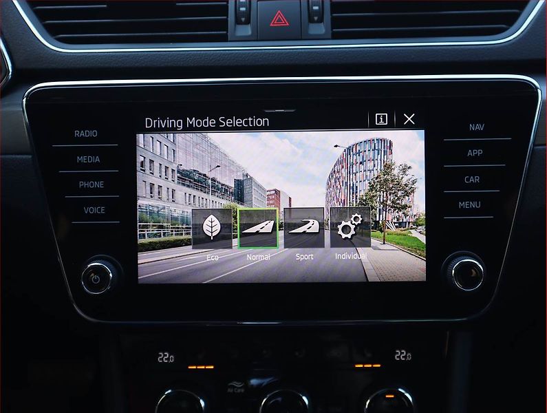 Škoda Superb (2022) Style 1.5 TSI - fotka 17 z 28