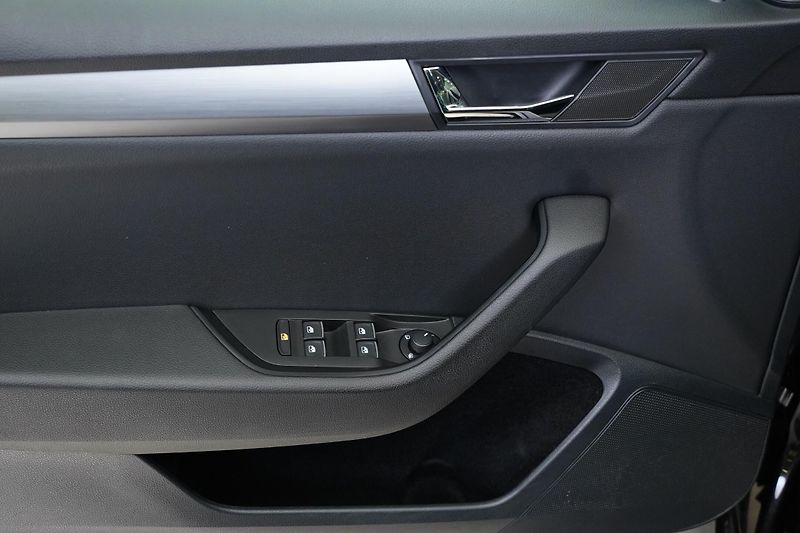 Škoda Superb - fotka 11 z 27