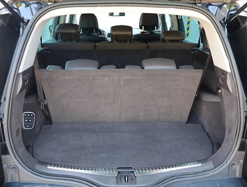 Renault Espace (2015) 1.6 dCi, 7 míst, Kůže, Navi - fotka 31 z 31