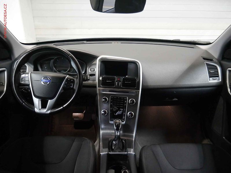 Volvo XC60 (2015) 2.4D4 AWD, ČR, Momentum, AT - fotka 8 z 21