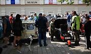 Nablýskané historické vozidla a motorky obsadily v neděli 19. května centrum Prostějova. 19.5. 2024