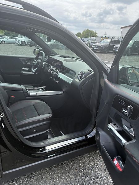 Mercedes-Benz GLB (2025) 200d 4MATIC - fotka 7 z 15