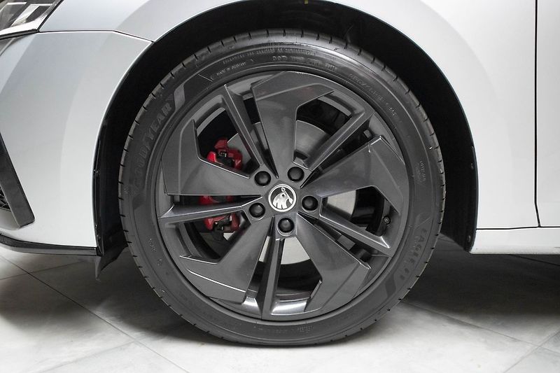 Škoda Octavia RS 2.0 TDI 147kW 4x4*DPH*ČR 1M - fotka 29 z 33