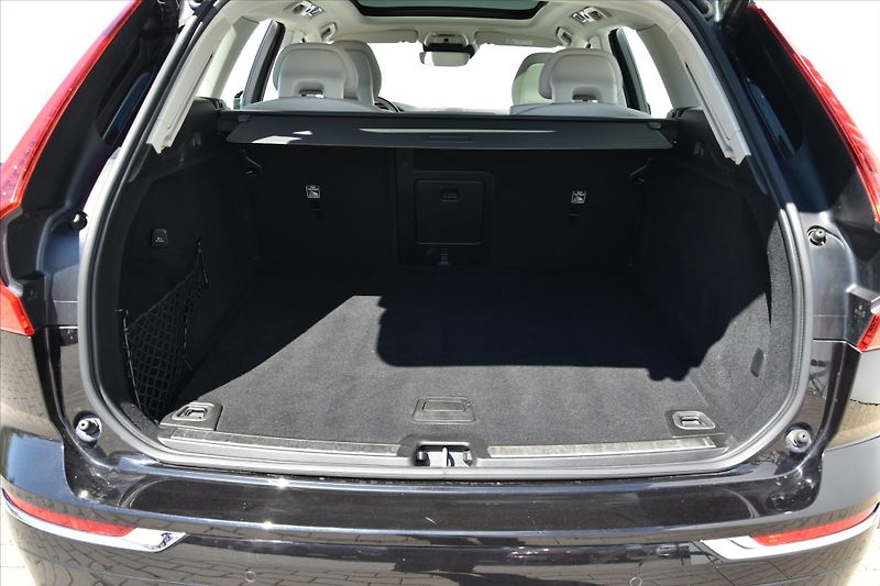 Volvo XC60 T5 184kW AWD INSCRIPTION ČR - fotka 12 z 32