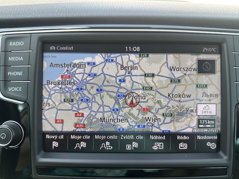 Volkswagen Golf Sportsvan (2014) 2.0 TDI 1. majitel, ser. kniha - fotka 28 z 41