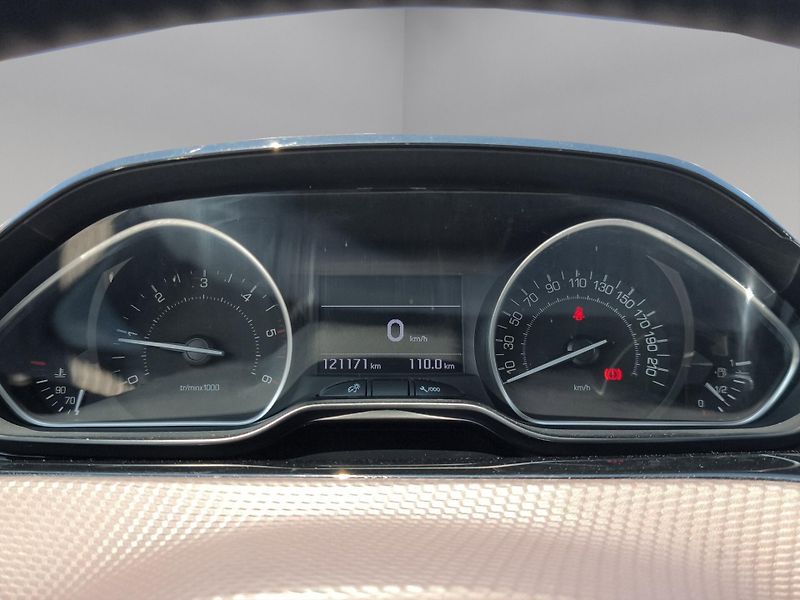 Peugeot 2008 (2015) ACTIVE 1.6 e-HDI 68kW, ČR, 1. - fotka 16 z 24