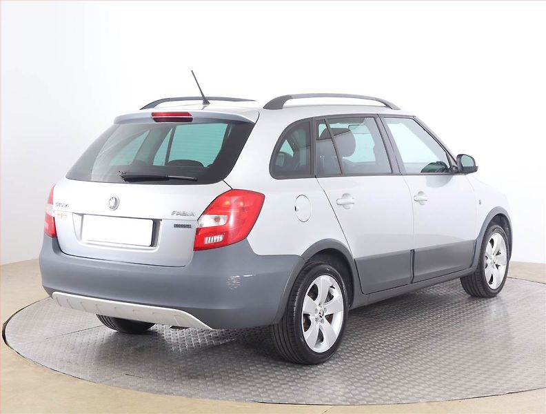Škoda Fabia (2013) Scout 1.2 TSI, Serv.kniha - fotka 5 z 15