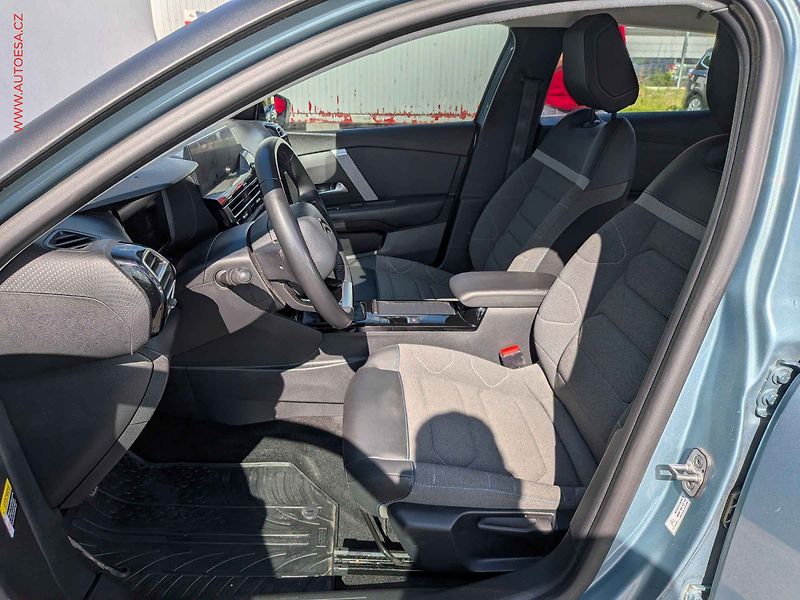 Citroën C4 (2021) 1.2 PT, 1.maj,ČR, LED - fotka 10 z 18