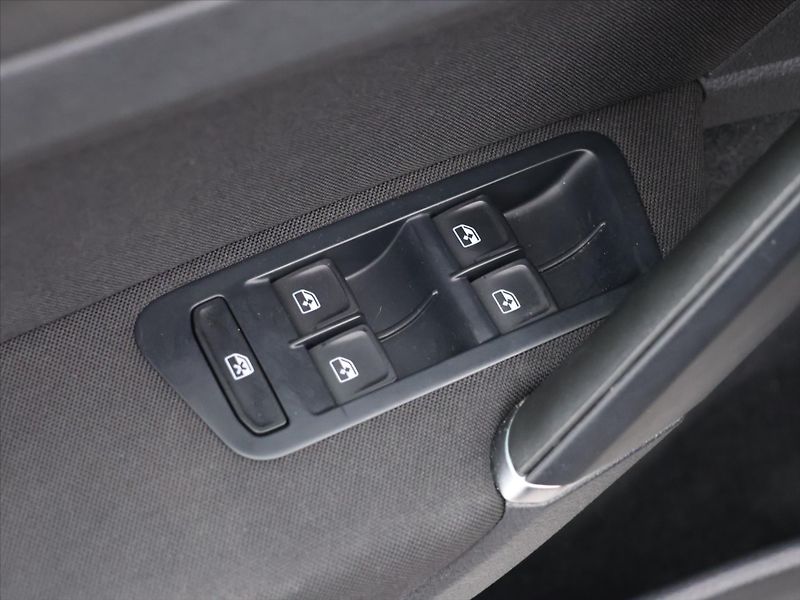Volkswagen Golf 1,4 TSI 92kW CZ Comfortline - fotka 15 z 30