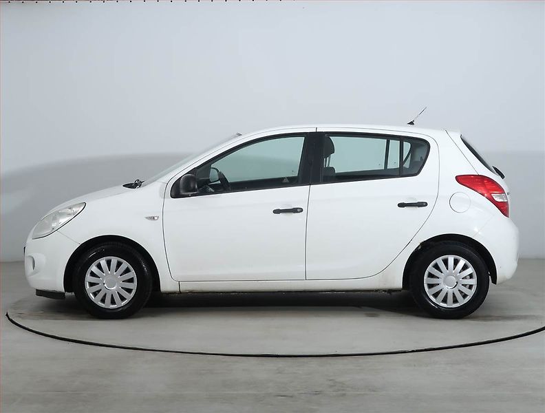Hyundai i20 (2011) 1.2, po STK, oblíbený vůz - fotka 3 z 16