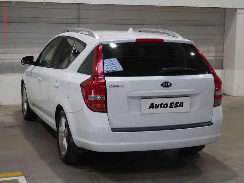 Kia Ceed (2012) 1.6i, ČR, AC - fotka 4 z 16