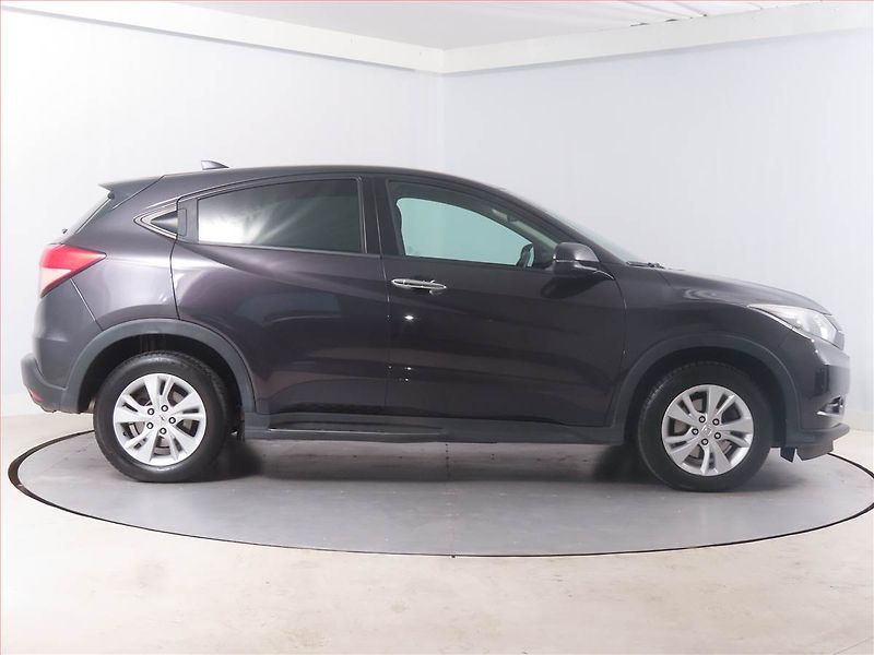 Honda HR-V (2018) 1.5 i-VTEC, Tempomat - fotka 6 z 15