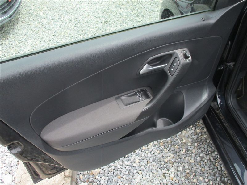 Volkswagen Polo 1,4 i 16v,klima,xenon,rozvody, - fotka 12 z 22