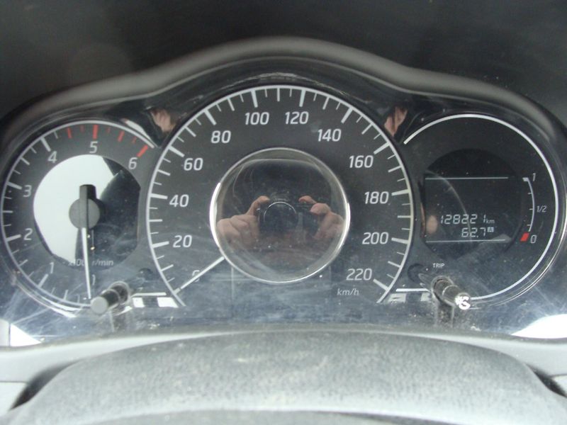 Nissan Note 1.5 DCi, 66 kW, klimatizace - fotka 12 z 23