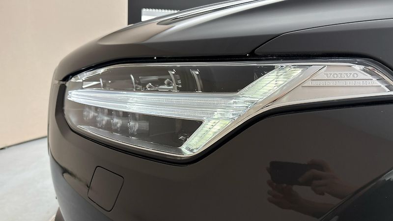 Volvo XC90 2.0 B5 AUT AWD Plus Bright - fotka 18 z 30