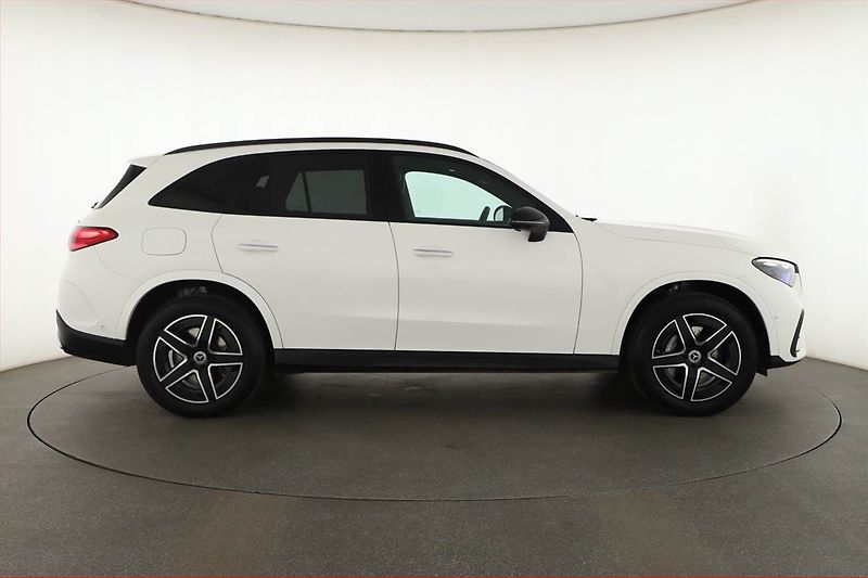Mercedes-Benz GLC (2026) 300 e 4MATIC, AMG LINE - fotka 6 z 31